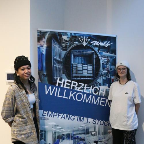 Maschinenmacher Kunsterschaffer – Wandgestaltung und Informationsmaterialien in der Firma Wolf